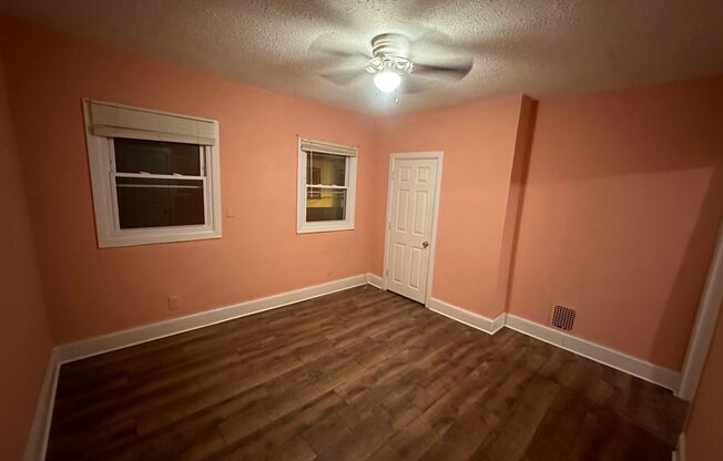 2 beds, 1 bath, $1,400