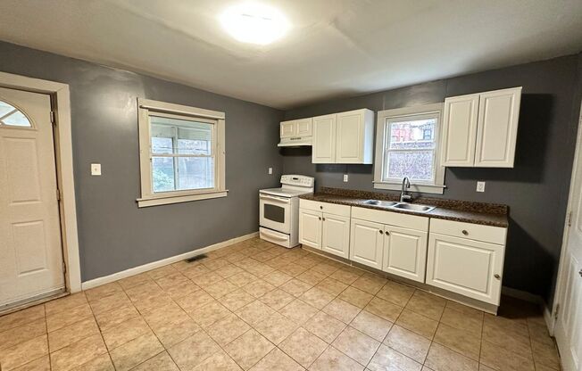 4 beds, 1 bath, $2,000, Unit 22 Wendell Place 1st Fl