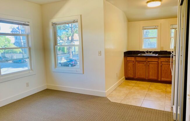 Studio outside of Downtown! $1,595/mo!!!
