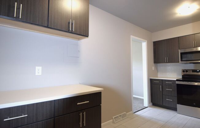 3 beds, 2 baths, 1,300 sqft, $2,480, Unit 3111-5