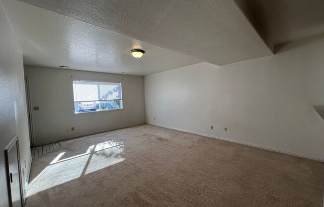 2 beds, 1.5 baths, $1,150, Unit 1860 S 2nd # 13