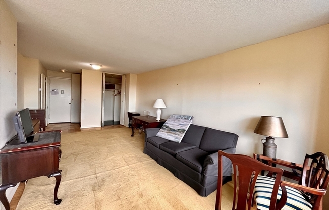 1 bed, 1 bath, 605 sqft, $3,500, Unit 23L
