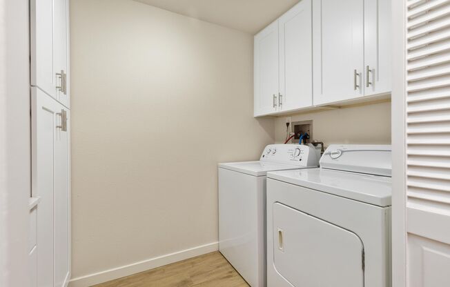 2 beds, 1 bath, 875 sqft, $2,795, Unit 27