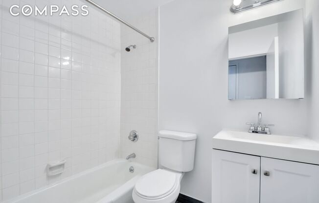 2 beds, 1 bath, $3,600, Unit 4F