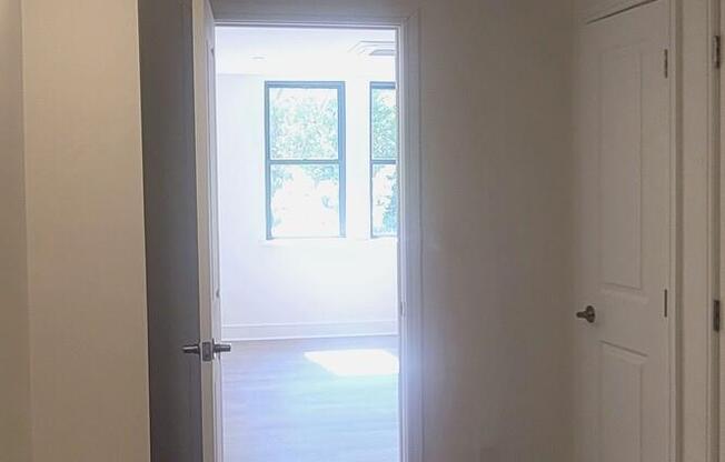 1 bed, 1 bath, $5,500, Unit 4F