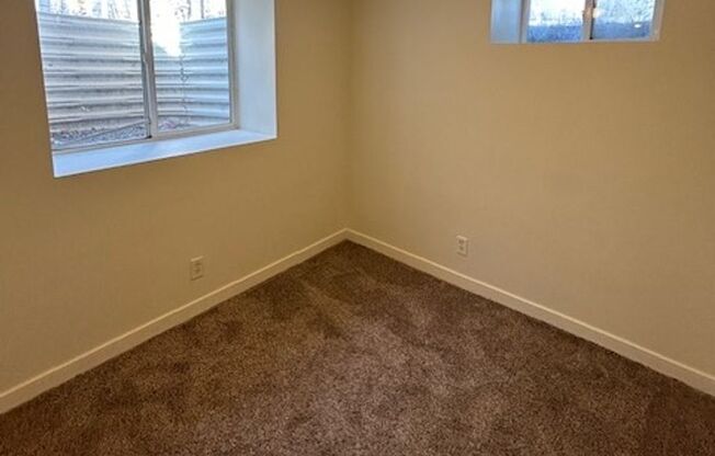 2 beds, 1 bath, $1,200, Unit #Down