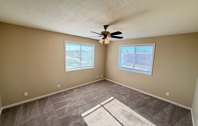 3 beds, 3 baths, 1,450 sqft, $1,620, Unit 1501-13