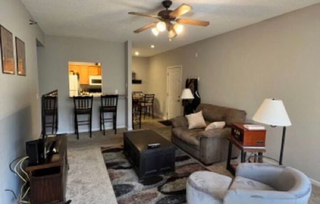 3 beds, 2 baths, $1,300, Unit UNIT 604