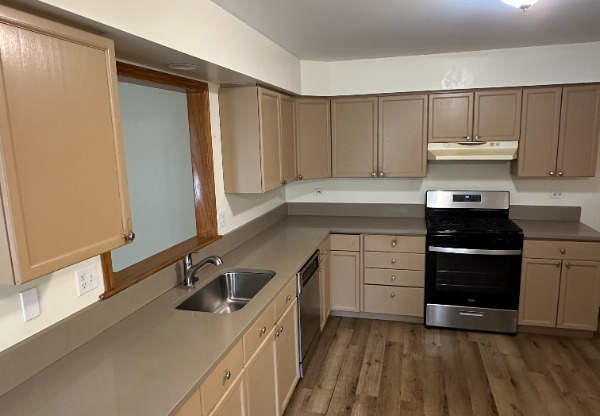 1443 LAUREL OAKS DR