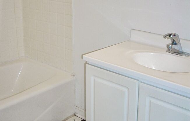 2 beds, 1 bath, 800 sqft, $2,050, Unit 5102-3