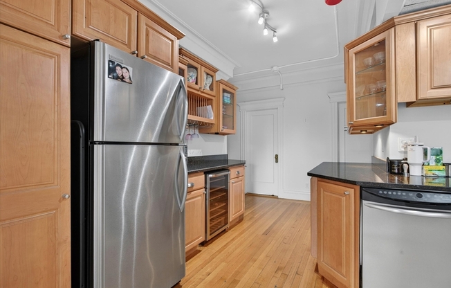 2 beds, 1 bath, 869 sqft, $4,000, Unit 51