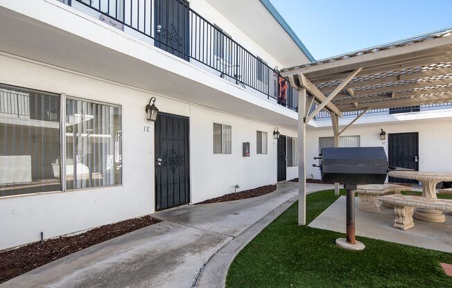 Twin Oaks Apartments