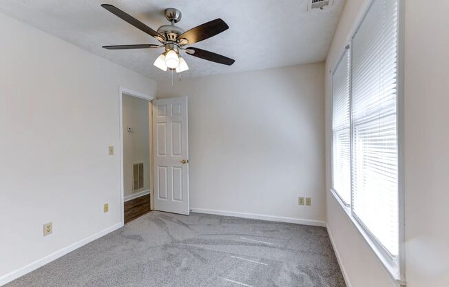 2 beds, 1 bath, 940 sqft, $1,325, Unit E7