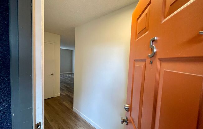 2 beds, 1 bath, 760 sqft, $1,100, Unit 5