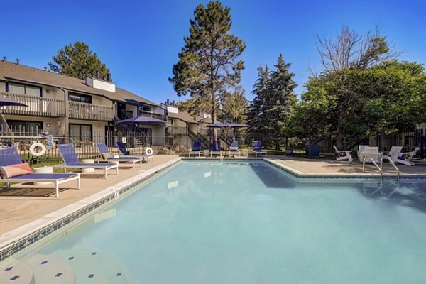 Shift Apartments in Aurora