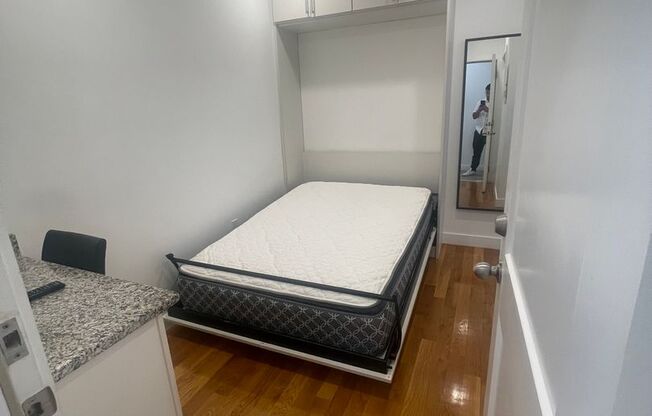 Studio, 1 bath, 9,999 sqft, $1,495, Unit 21-22