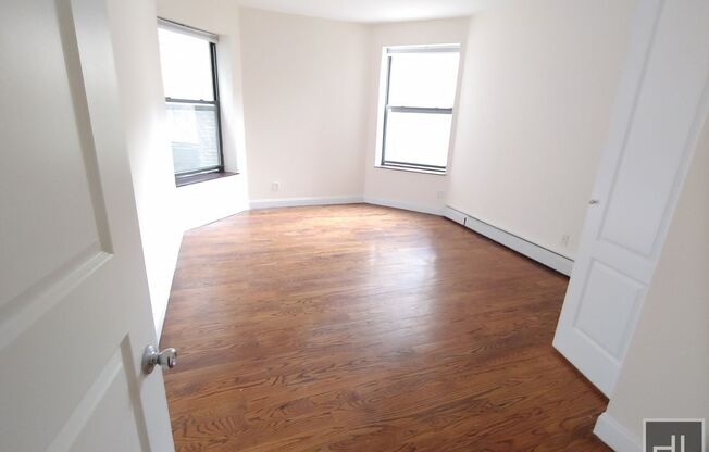 3 beds, 1 bath, $3,200, Unit 3B