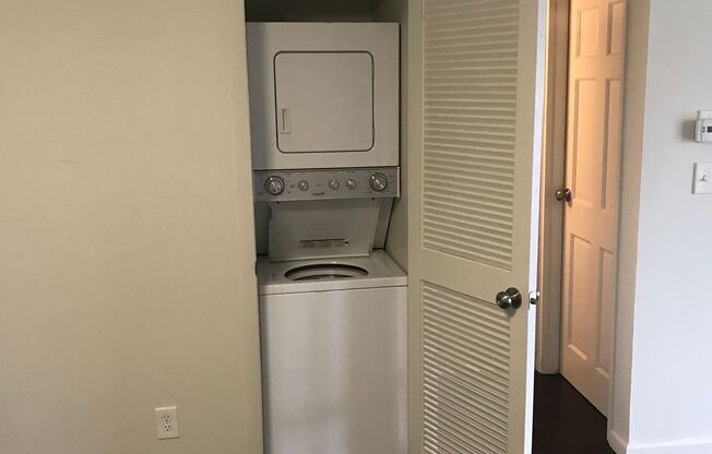 1 bed, 1 bath, 700 sqft, $2,300, Unit 216