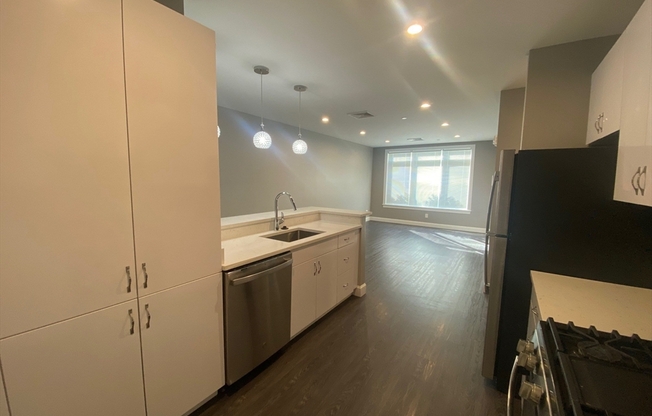 1 bed, 1 bath, 800 sqft, $2,700, Unit 107