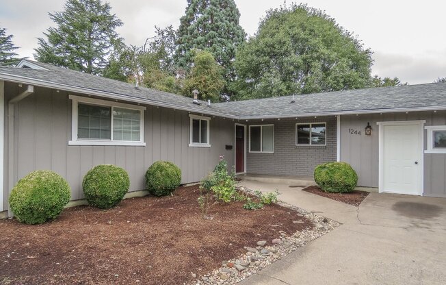 3 bedroom home in Woodburn Available !!!