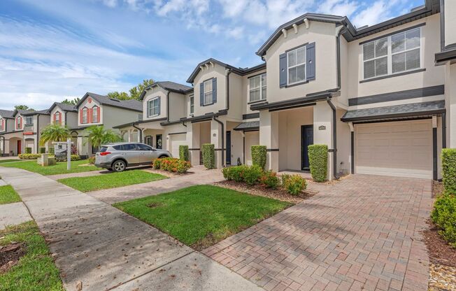 Beautiful 3 Bedrooms & 2.5 Baths Townhome in Moss Park