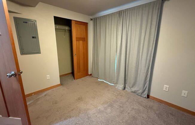 Highland Park Townhome w/ 3BR/2BA at over 1,000 Sq Ft!