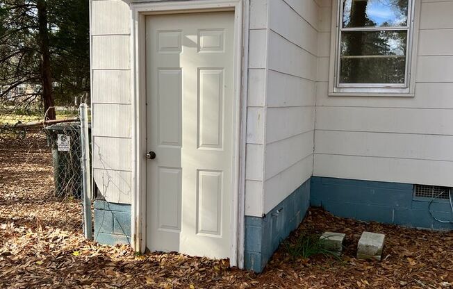 3 beds, 1 bath, $1,200