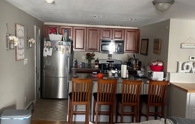 2 beds, 1 bath, $2,295, Unit Village Crossing