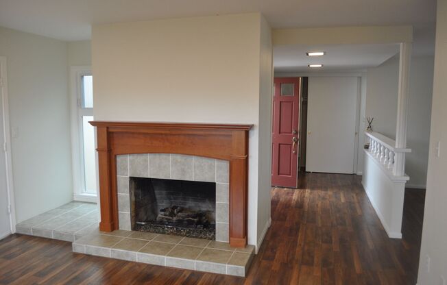 SAN CARLOS SINGLE FAMILY DETACHED HOME “ONE LEVEL” MINT CONDITION JUST $4,695.00 PER MONTH