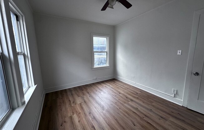 1807 W 35 ST