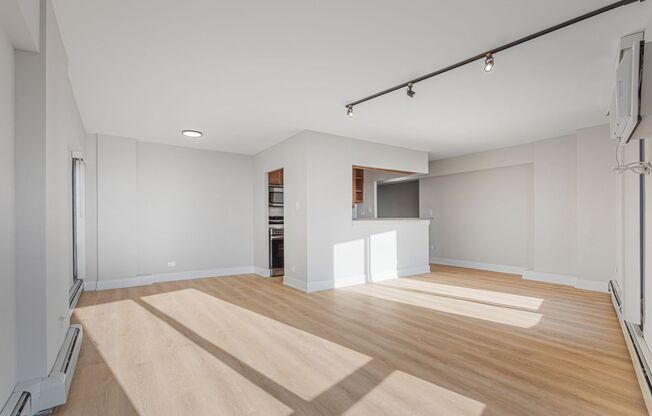 2 beds, 1.5 baths, 976 sqft, $3,045, Unit 18K