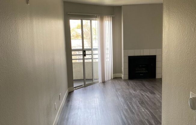 1 bed, 1 bath, 700 sqft, $1,995