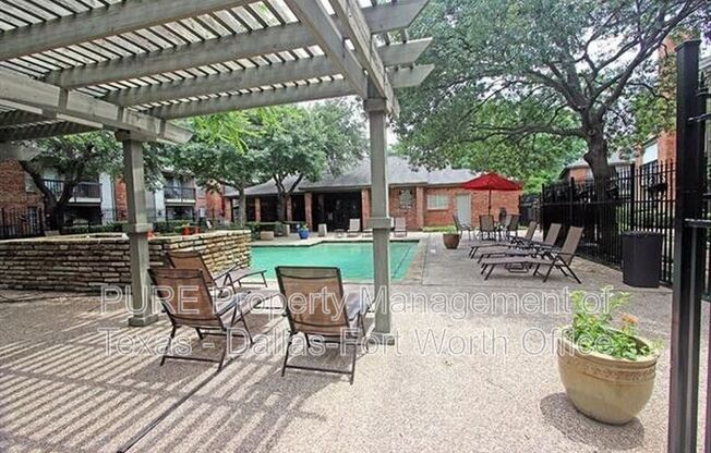 18333 Roehampton Dr