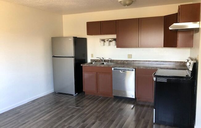 2 beds, 1 bath, $775, Unit 406 17th Street NW #16