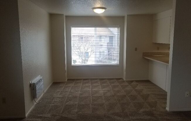 3 beds, 1 bath, 1,140 sqft, $1,500