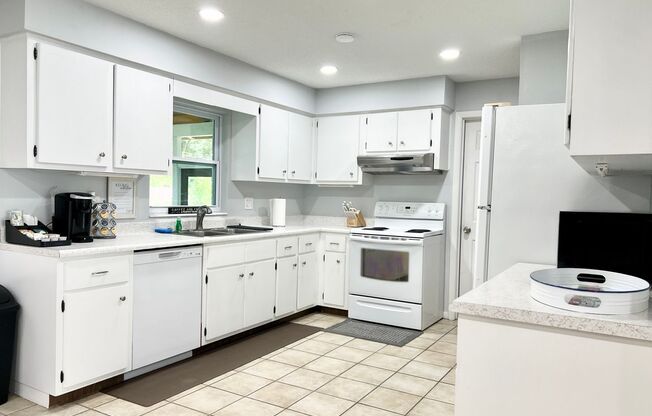 Beautiful 4/2 in Lakewood Estates