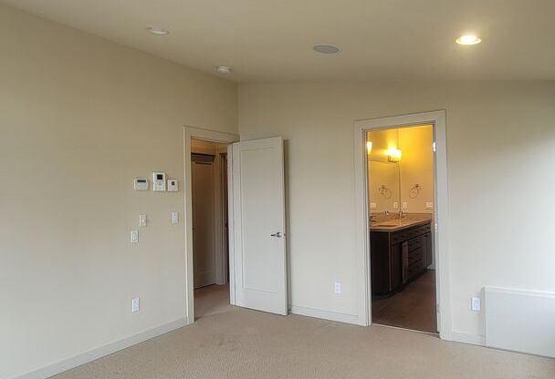 Spacious Townhome in Prime NE Seattle