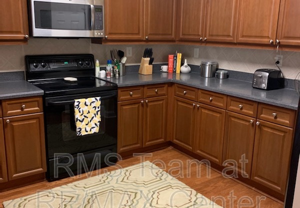 1 bed, 1.5 baths, 1,025 sqft, $1,595