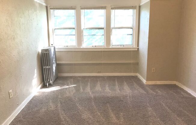Studio, 1 bath, $745, Unit 32