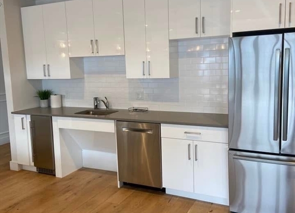 Studio, 1 bath, 545 sqft, $3,200, Unit 402