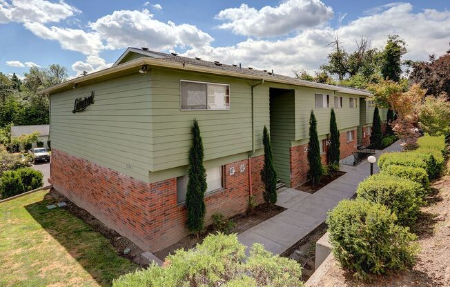 2 beds, 1 bath, 740 sqft, $1,525, Unit 10