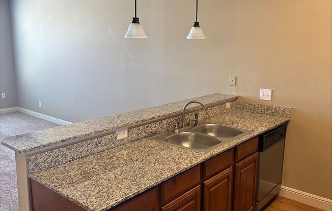 1 bed, 1 bath, 649 sqft, $1,180, Unit 1L-305