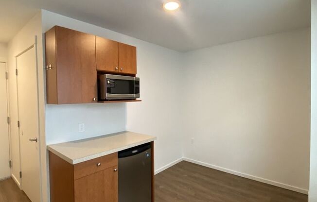 Studio, 1 bath, 175 sqft, $1,295, Unit 3308