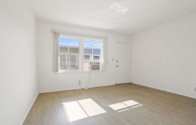10906 Santa Monica Blvd, prime Westwood!