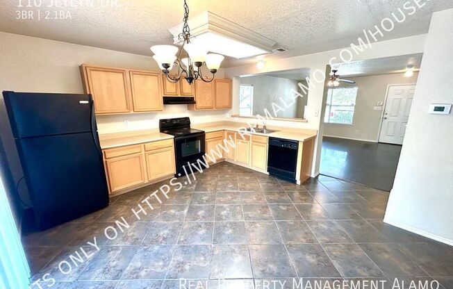 3 beds, 2.5 baths, 1,384 sqft, $1,649