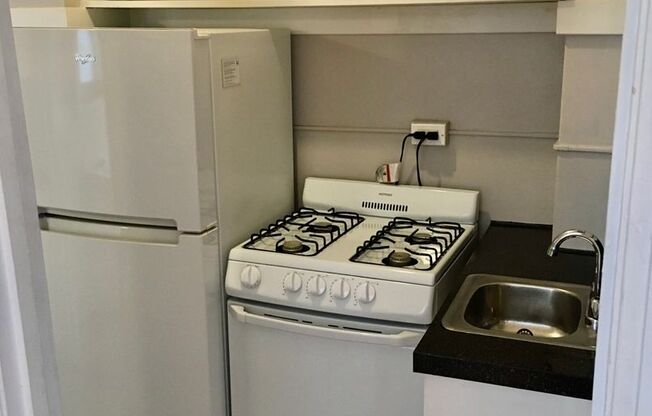 Studio, 1 bath, 315 sqft, $950, Unit 7F