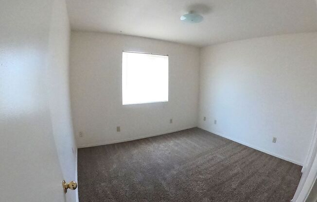 2 beds, 1 bath, 768 sqft, $825, Unit 8