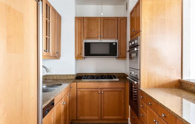 3 beds, 3.5 baths, 2,586 sqft, $16,500, Unit 25G