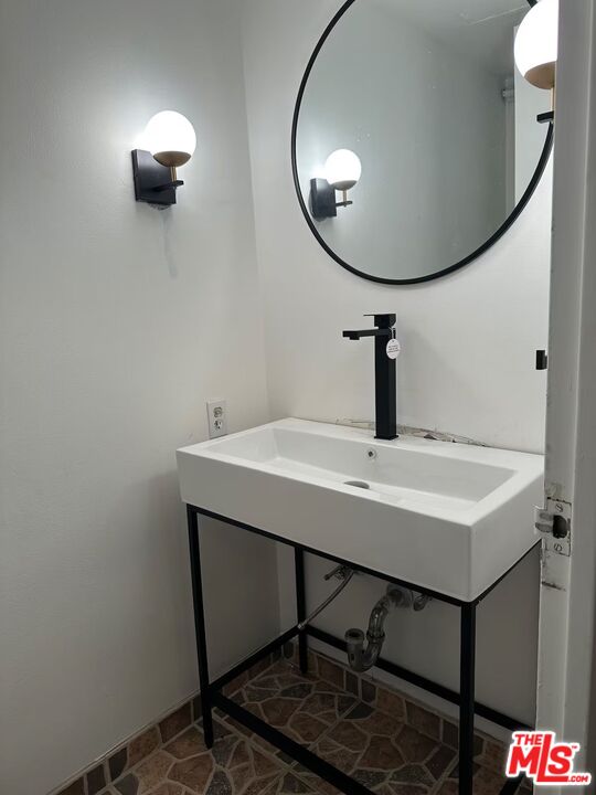 10433 Wilshire Blvd Apt 202