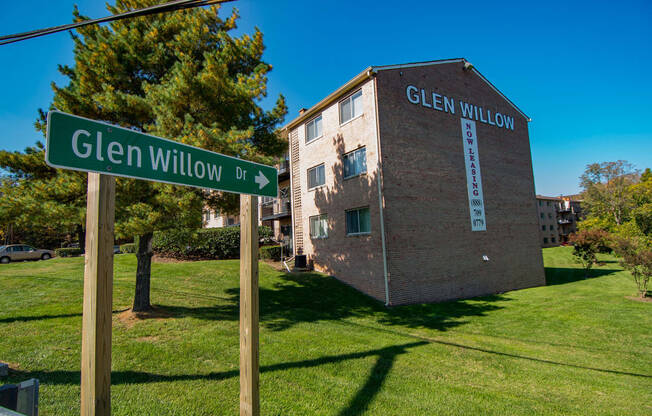 Glen Willow Apartments Signage 27